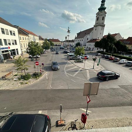 Central Plaza Mini Apartment 1 Bruck an der Leitha Exterior photo