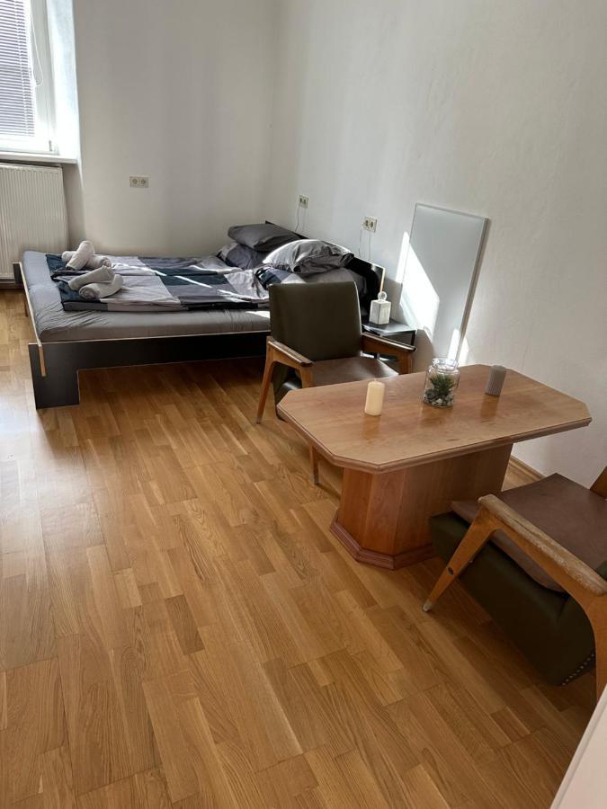 Central Plaza Mini Apartment 1 Bruck an der Leitha Exterior photo